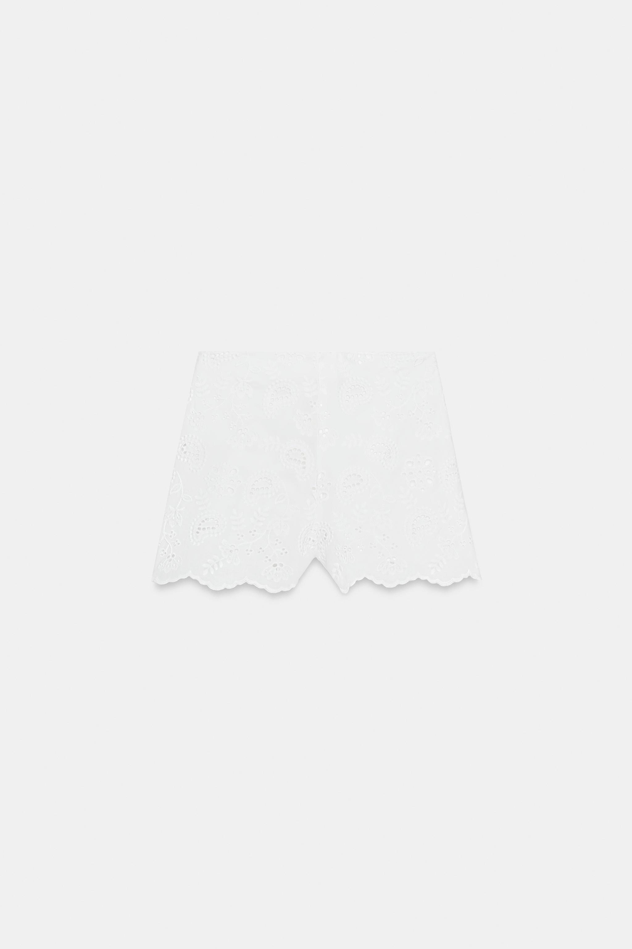 SHORT À BRODERIES AJOURÉES